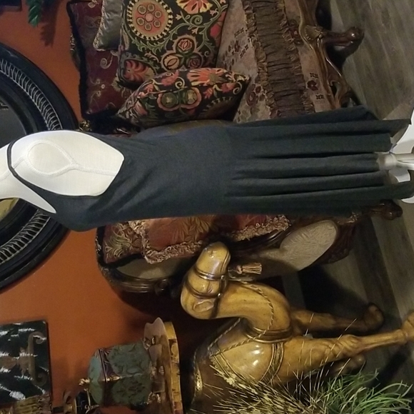 RAQUEL ALLEGRA SCOOP NECK DRESS..... Designer Size 2. US: Medium - Picture 2 of 3